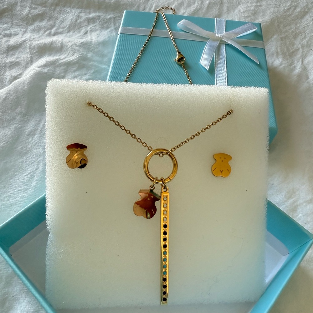necklace and earring set